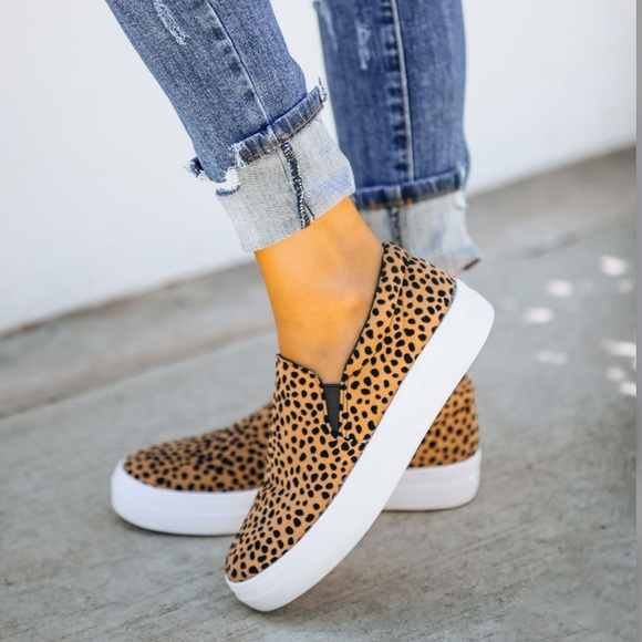 1 LEFT 3rd RESTOCK! Leopard Cheetah Sneaker Slide - Picture 3 of 7